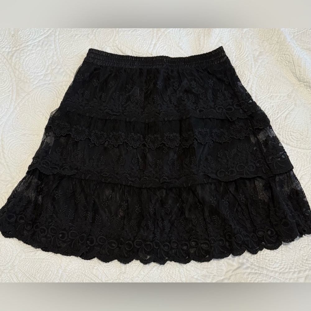Chic Black Lace Mini Skirt